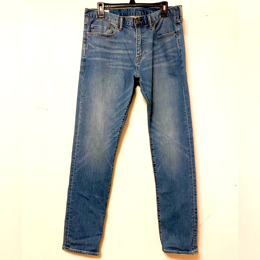 GAP NWOT 33X32 Straight-Leg Jeans